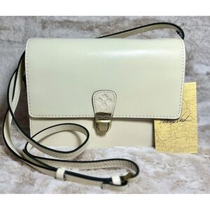 Elegant Cream Leather Crossbody Bag